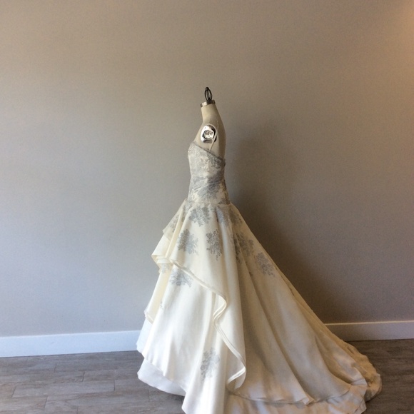 Rivini Wedding Dress Designer Size 8 - Picture 3 of 3